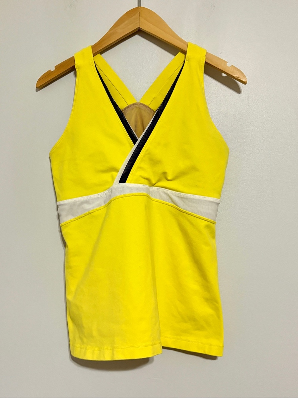 Lululemon Bright Yellow Women's V-Nexk Tank Top Built in Bra White Trim Size 14